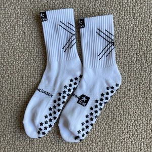 Traxcionsox non slip performance socks for athletes NEW